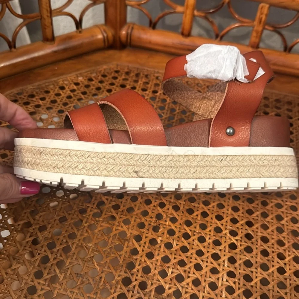 Mia “Evans” Platform Espadrille Wedge Sandal. Size 6 - Picture 8 of 8